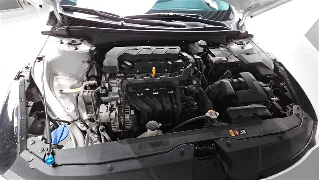 HYUNDAI Avante - Vista 5