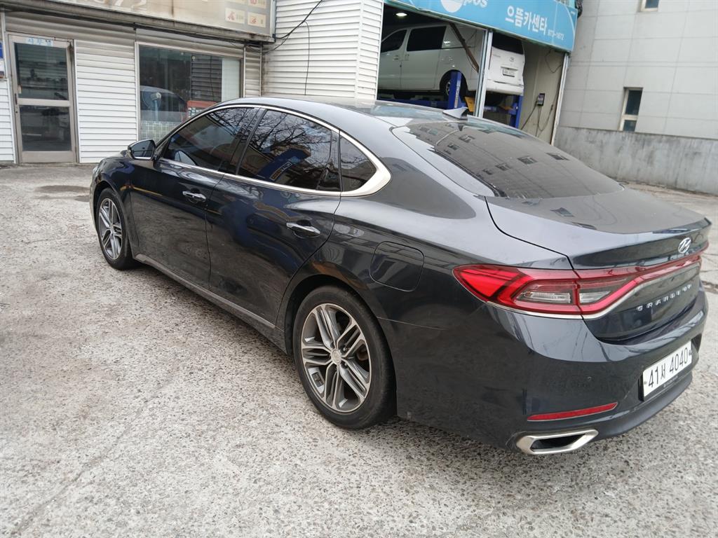 HYUNDAI Grandeur - Vista 3