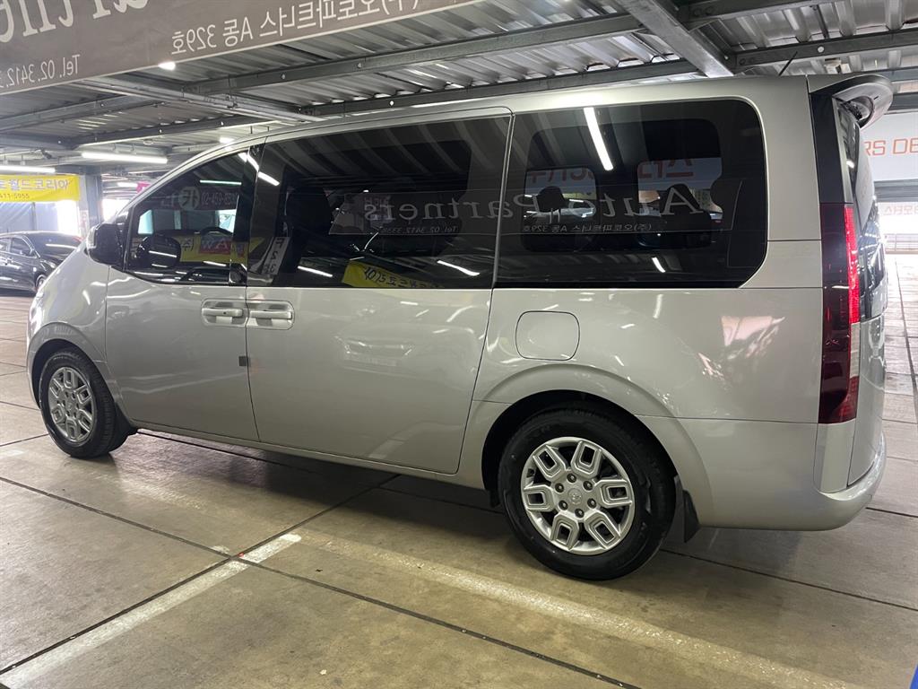 HYUNDAI Staria - Vista 4