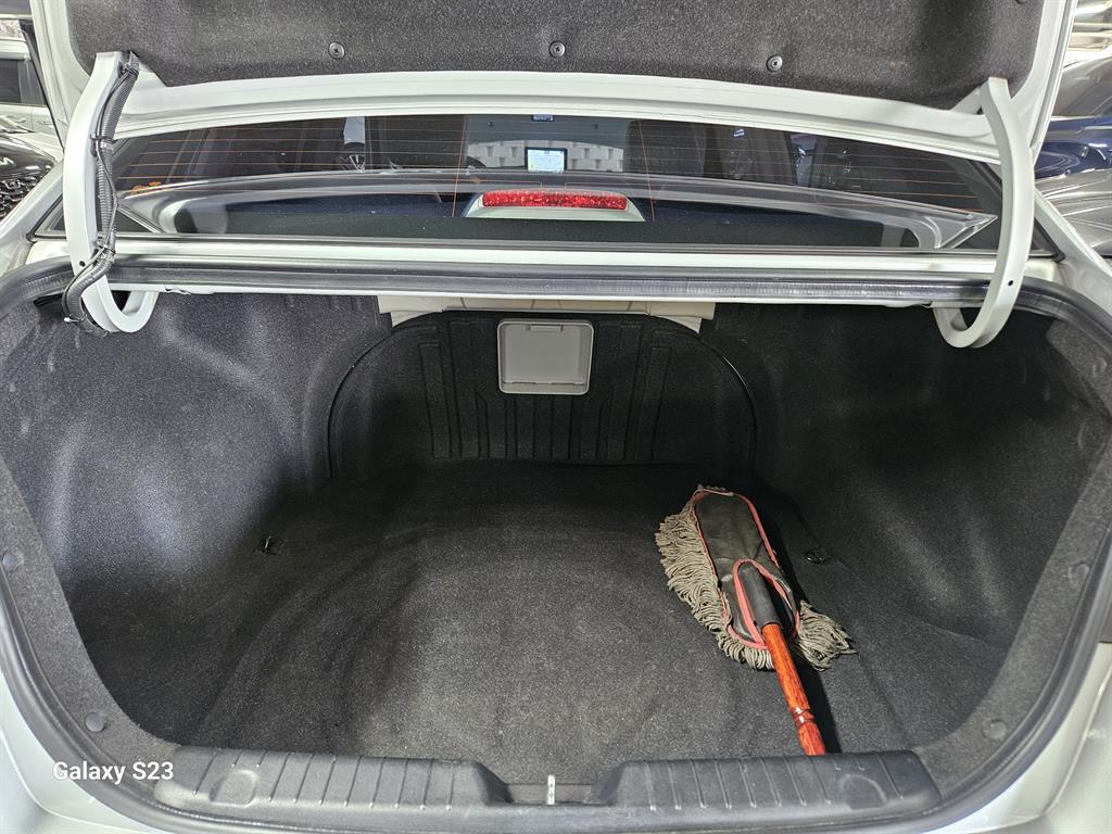 HYUNDAI Avante - Vista 5