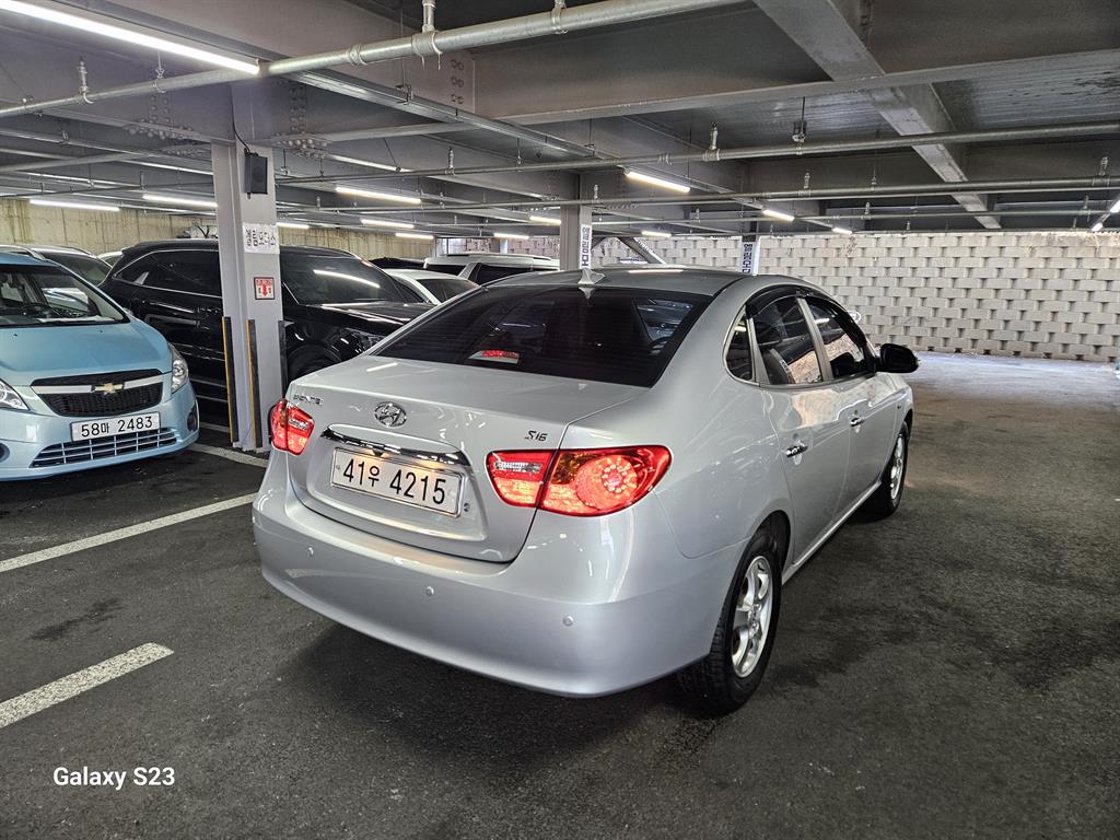 HYUNDAI Avante - Vista 3