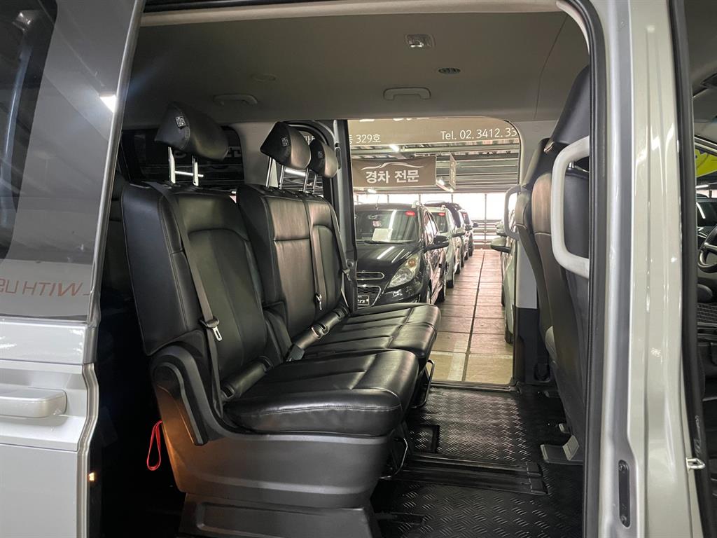 HYUNDAI Staria - Vista 10