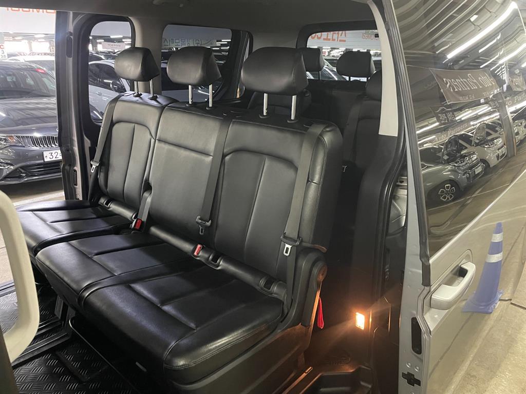 HYUNDAI Staria - Vista 9