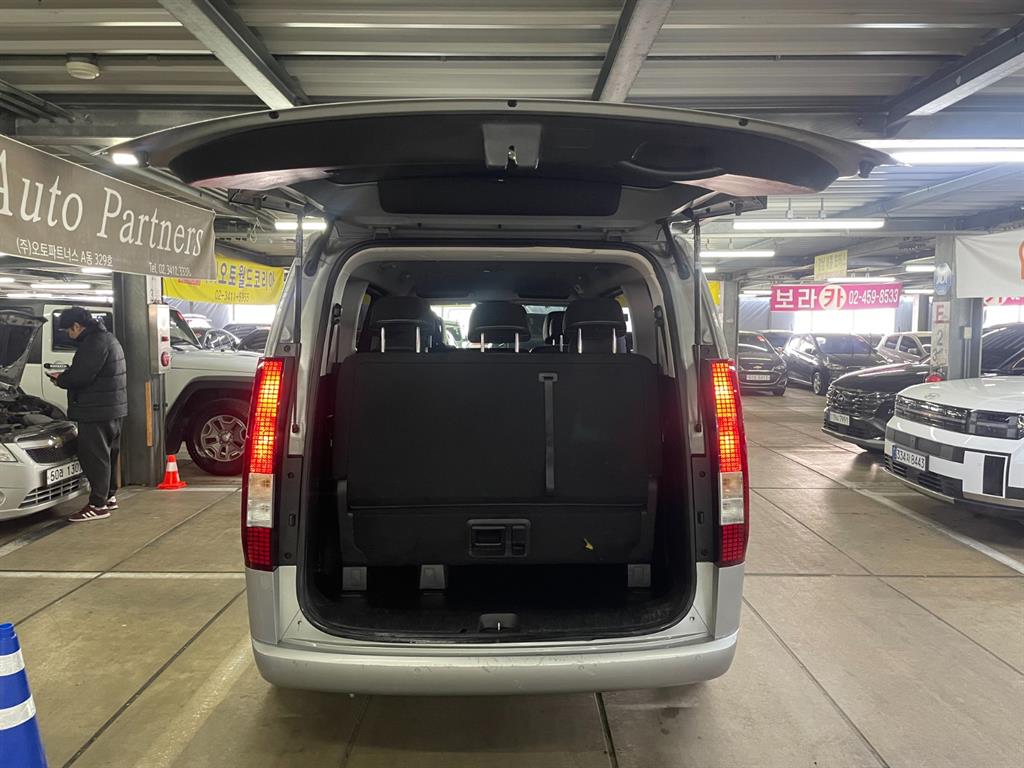 HYUNDAI Staria - Vista 5