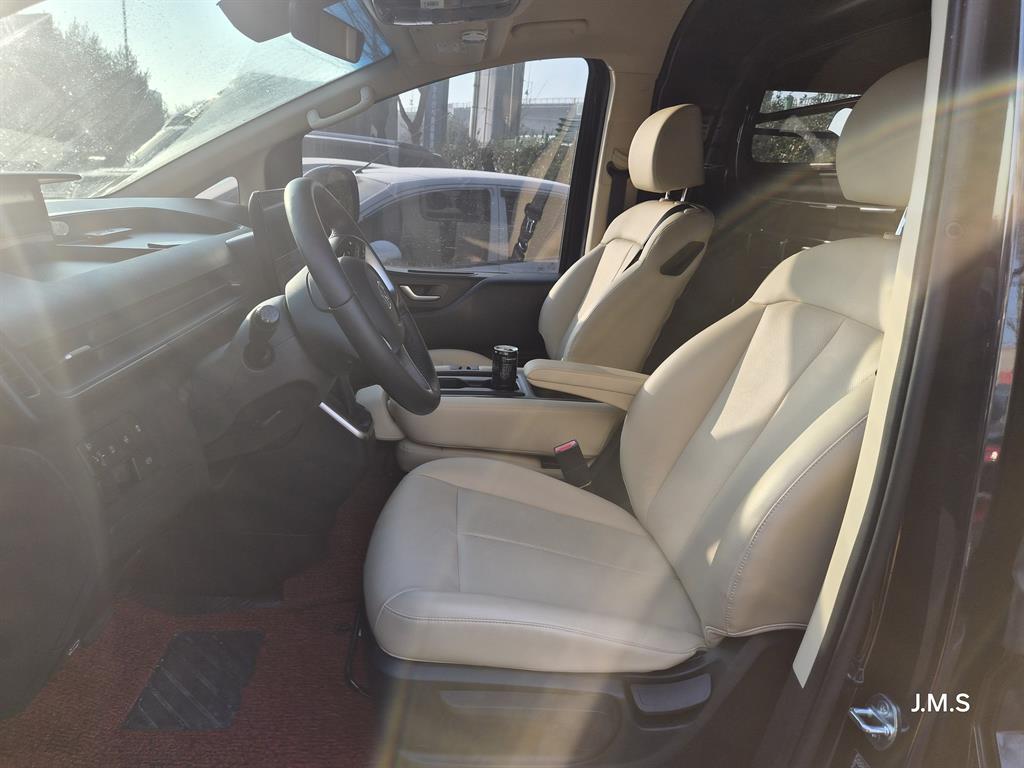 HYUNDAI Staria - Vista 4