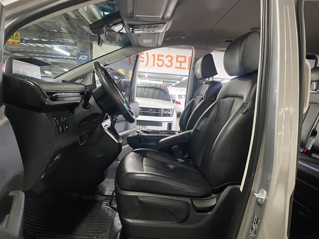 HYUNDAI Staria - Vista 8