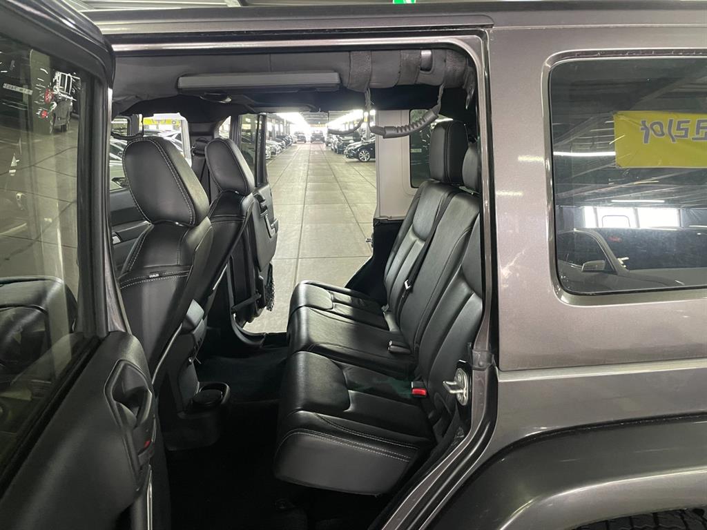 Jeep Wrangler - Vista 9