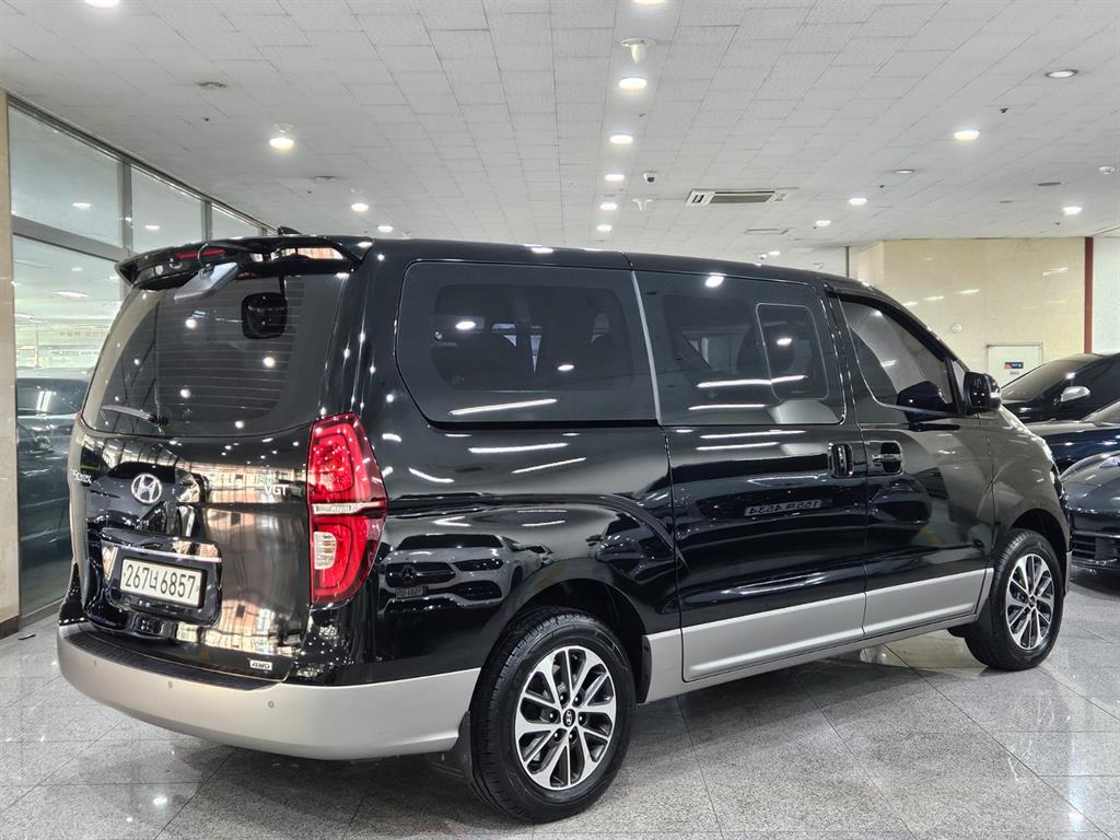 HYUNDAI Starex - Vista 3