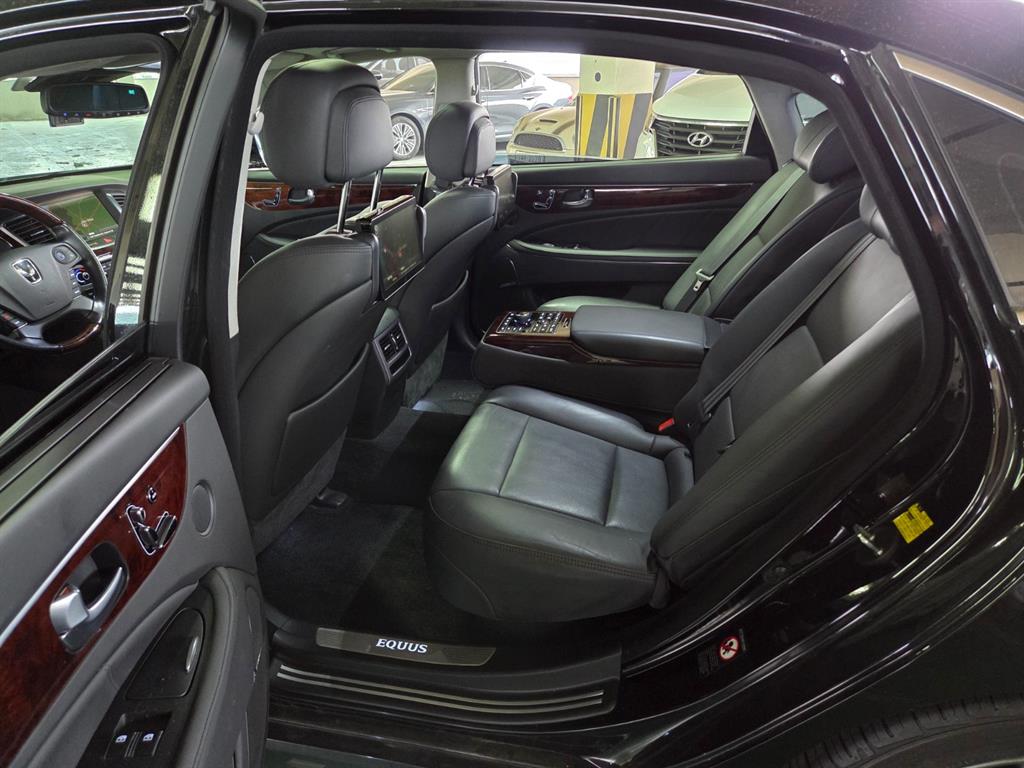 HYUNDAI Equus - Vista 7