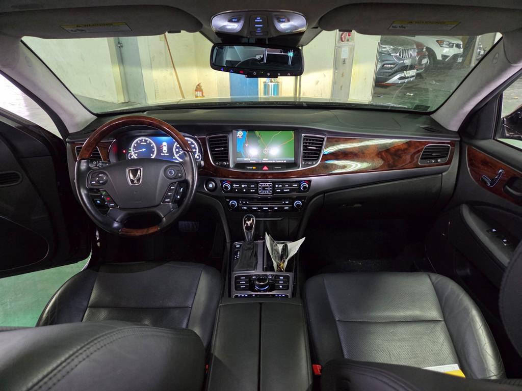 HYUNDAI Equus - Vista 8