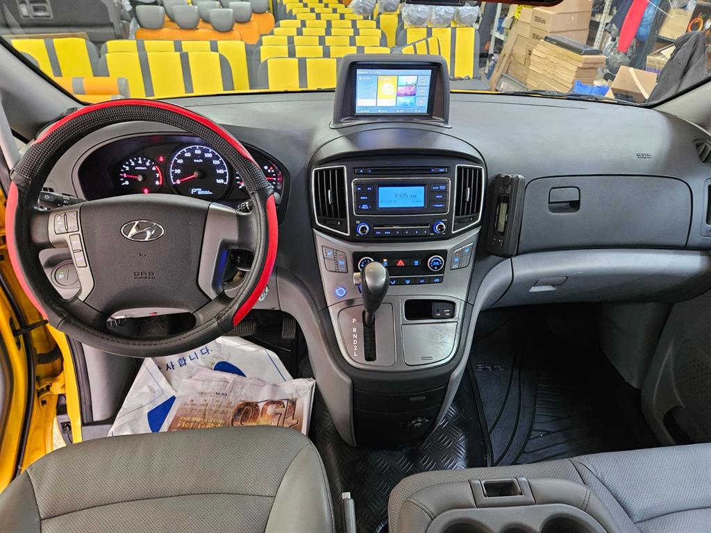HYUNDAI Starex - Vista 7