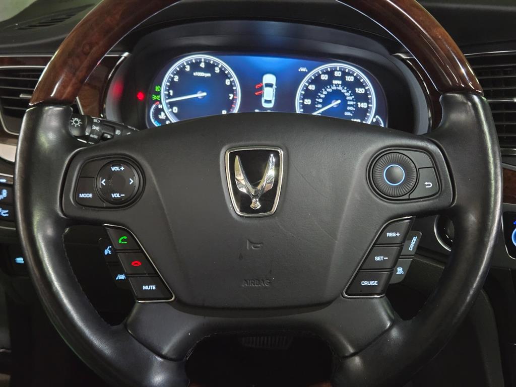 HYUNDAI Equus - Vista 9