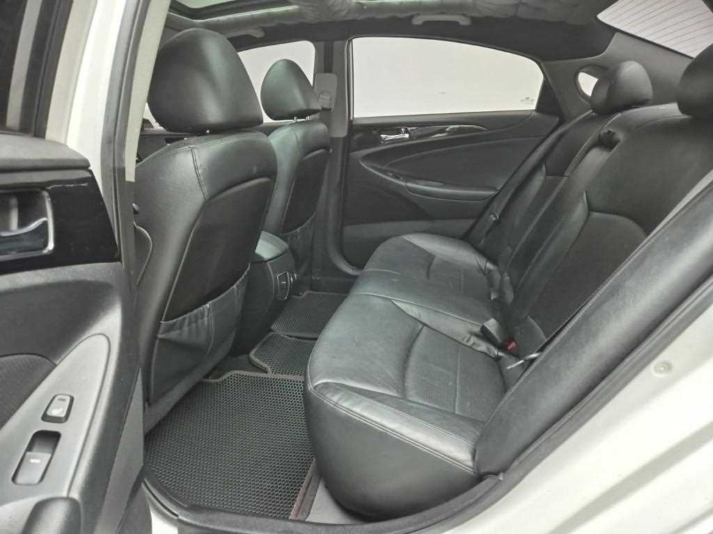 HYUNDAI Sonata - Vista 12