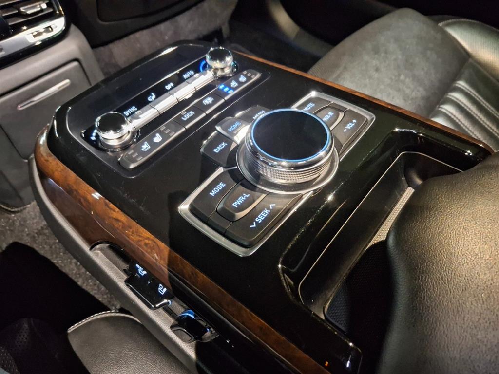 Genesis EQ900 - Vista 8