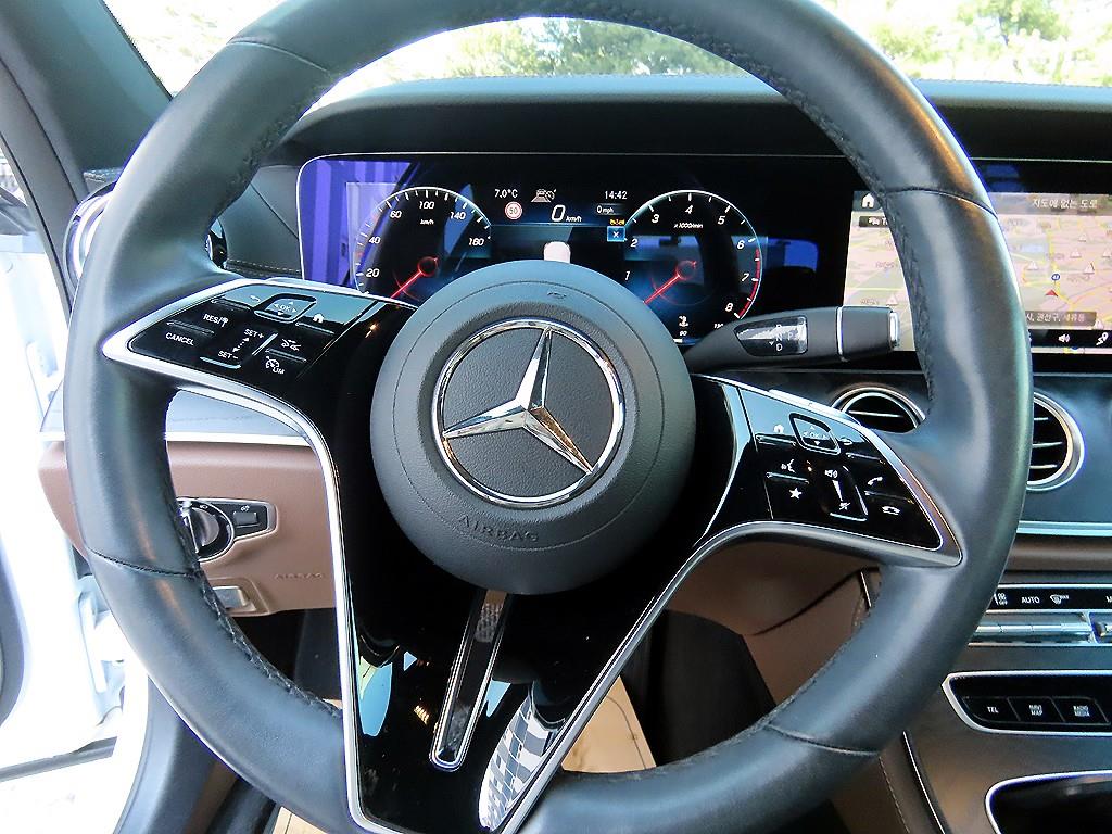 Mercedes Benz E class - Vista 8