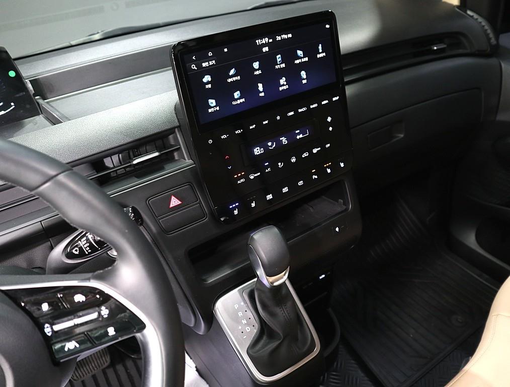 HYUNDAI Staria - Vista 10