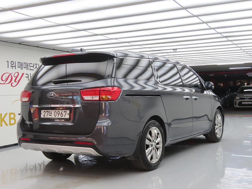 KIA Carnival - Vista 4