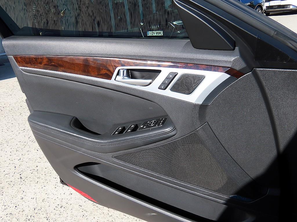 HYUNDAI Genesis - Vista 12