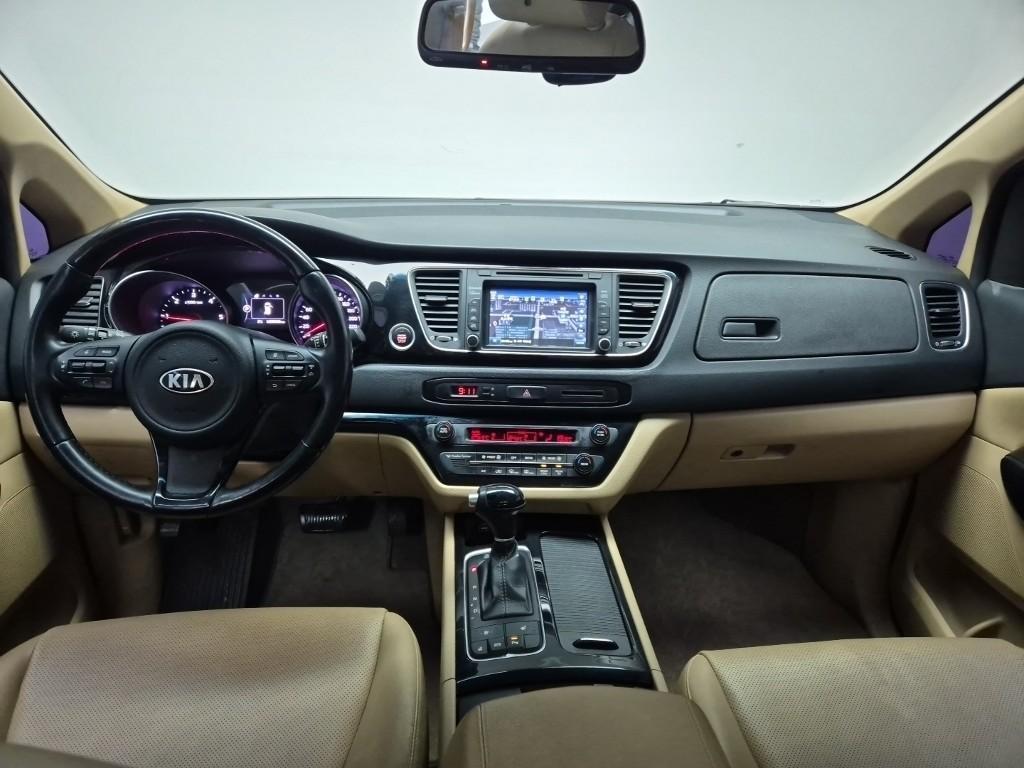 KIA Carnival - Vista 6