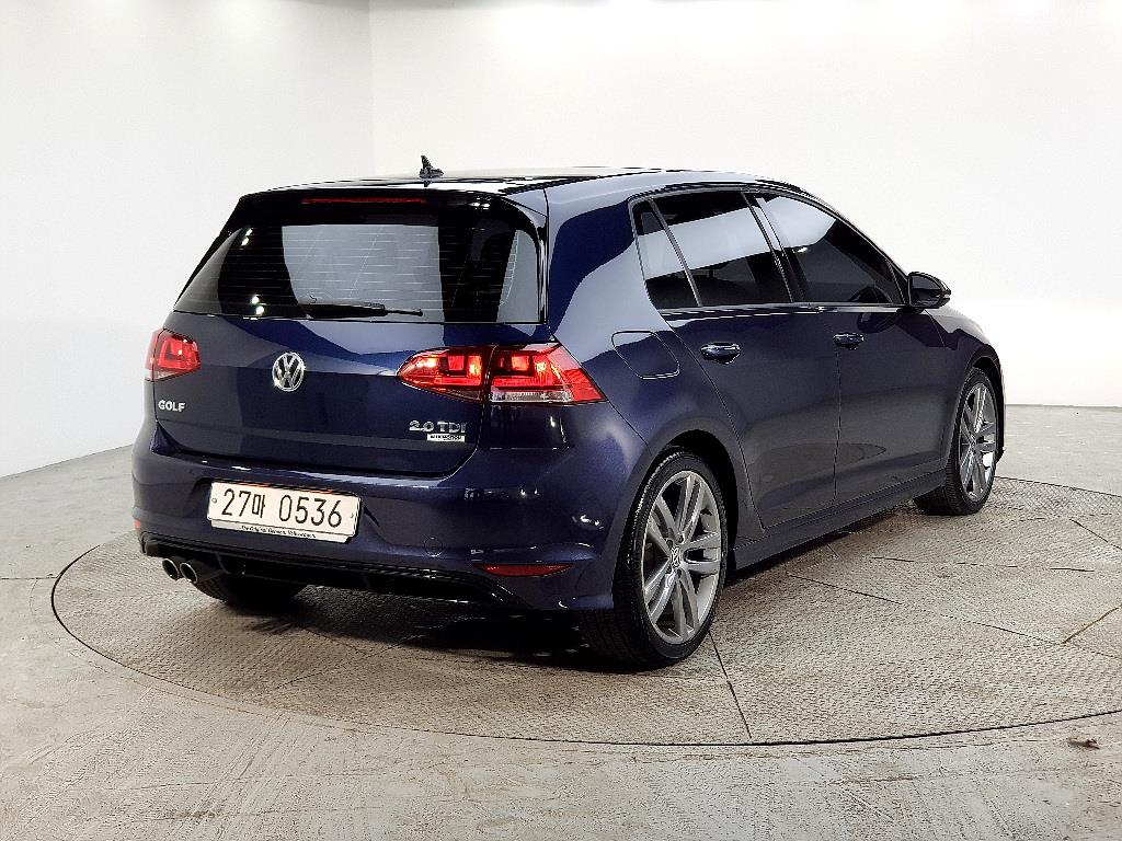 Volkswagen Golf - Vista 4