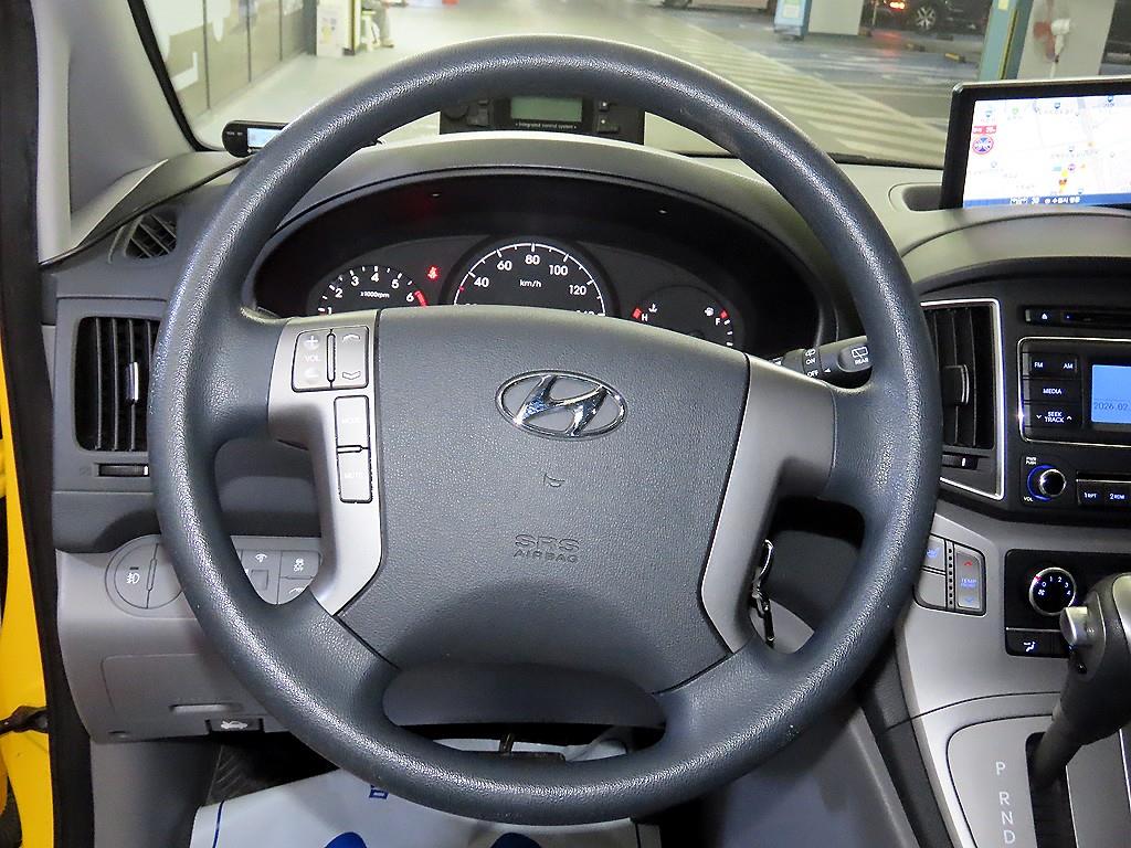 HYUNDAI Starex - Vista 9