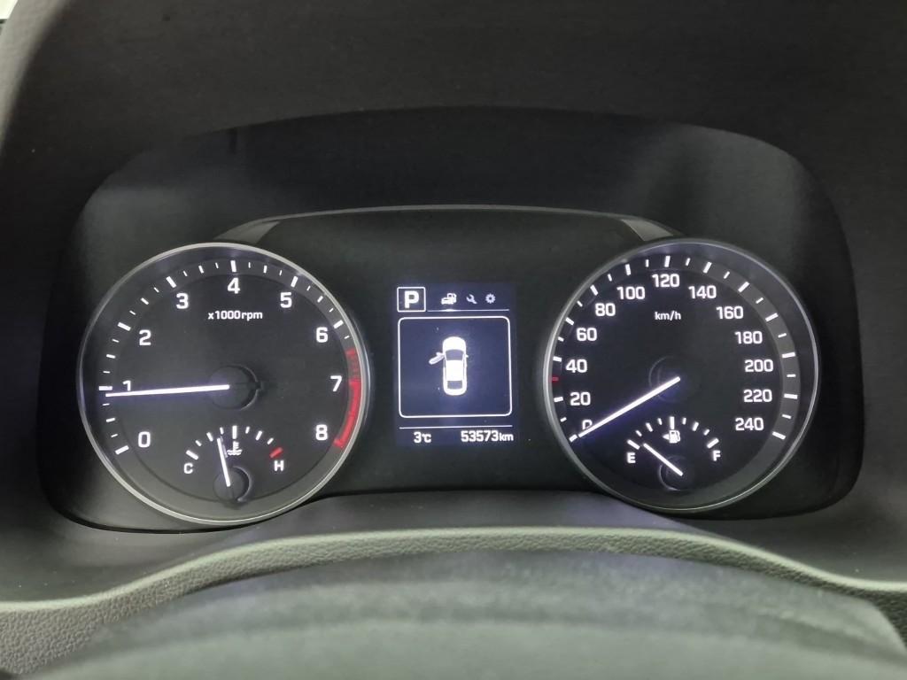 HYUNDAI Avante - Vista 6