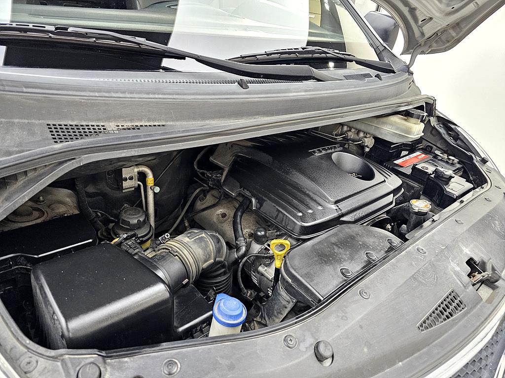 HYUNDAI Starex - Vista 6