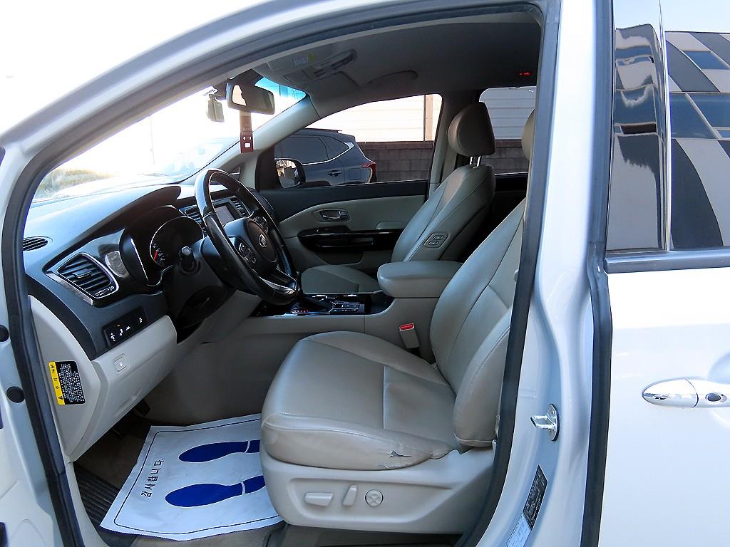 KIA Carnival - Vista 5