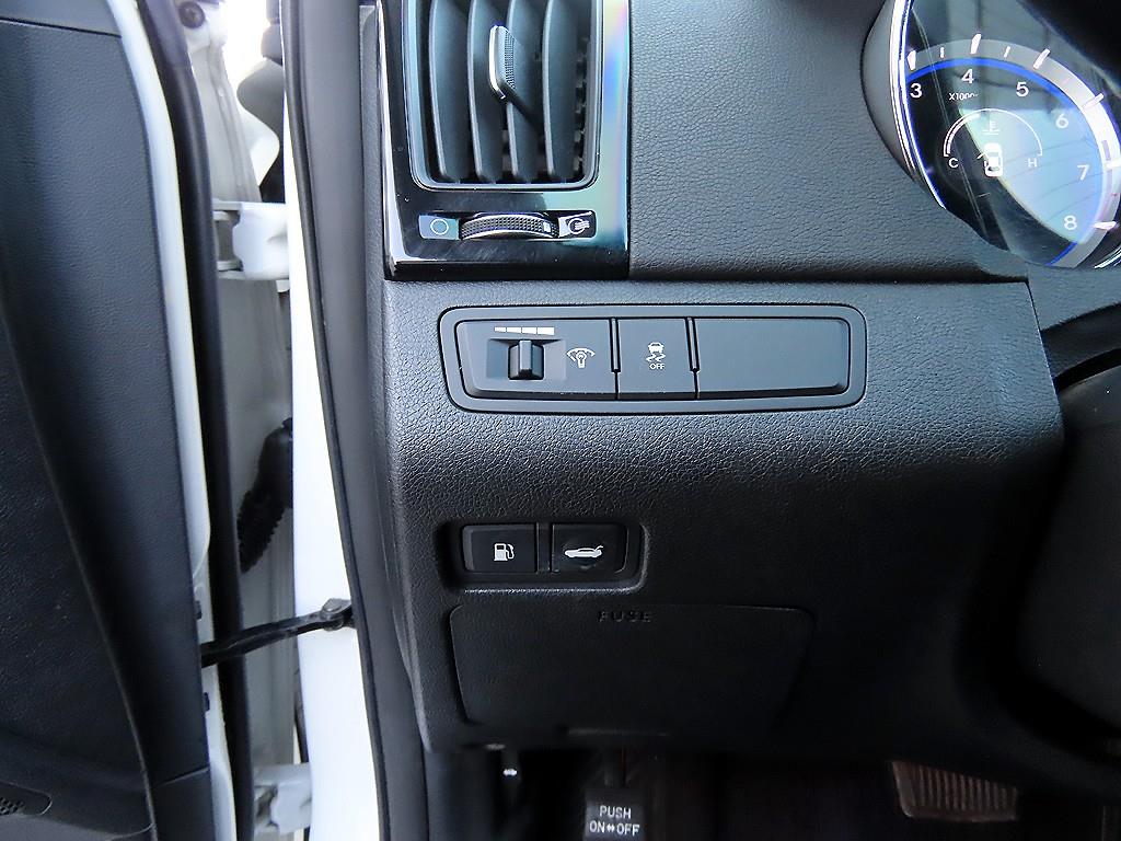 HYUNDAI Sonata - Vista 12