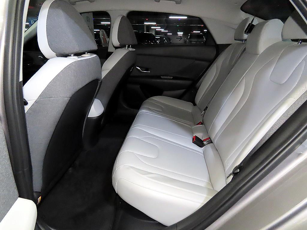 HYUNDAI Avante - Vista 7