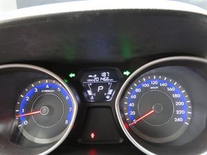 HYUNDAI Avante - Vista 12