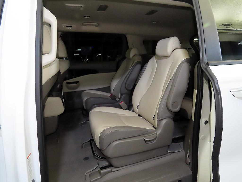 KIA Carnival - Vista 7