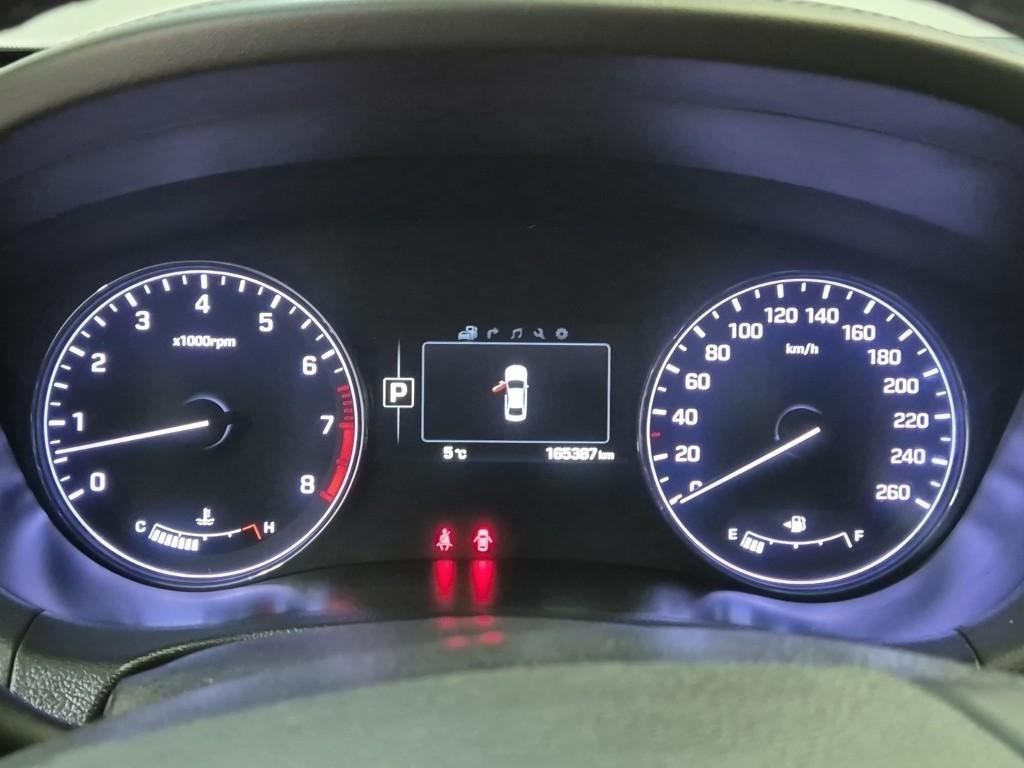 HYUNDAI Genesis - Vista 6