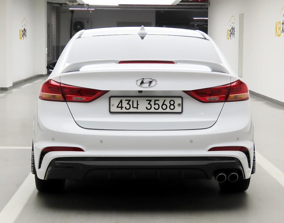 HYUNDAI Avante - Vista 3