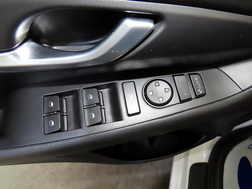 HYUNDAI i30 2018 Blanco - Importación desde Corea - HF Imports Iquique - Foto 13