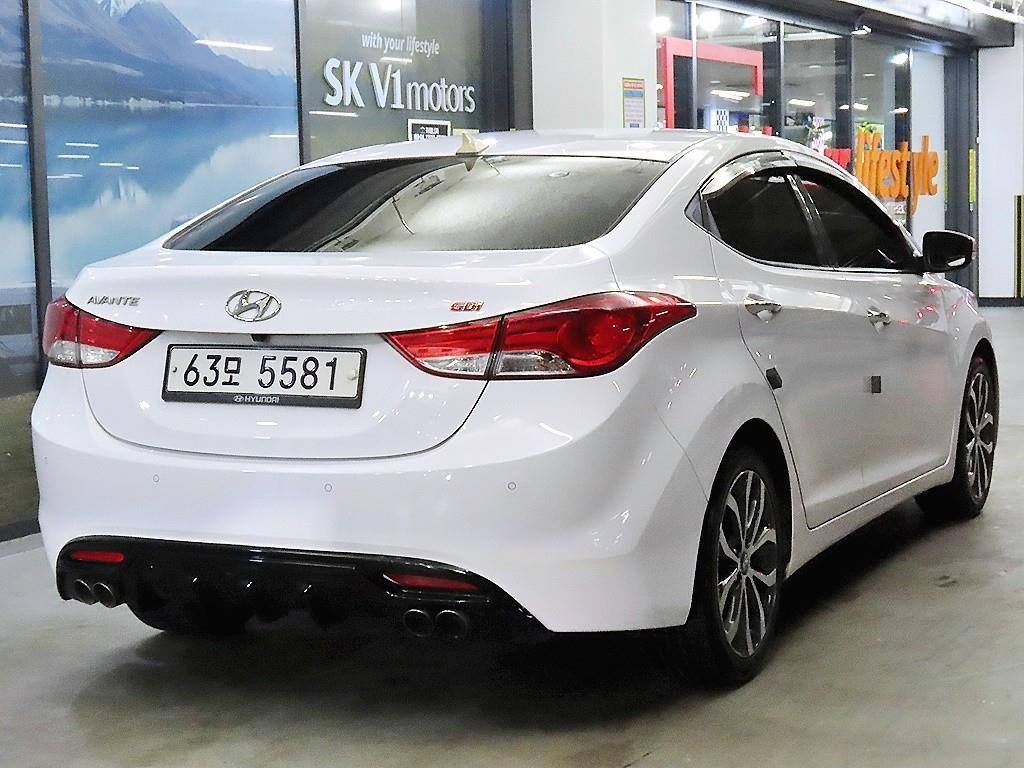 HYUNDAI Avante - Vista 4