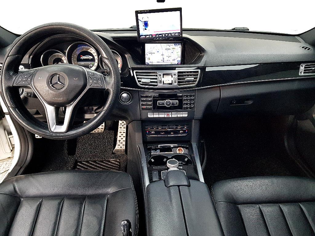 Mercedes Benz E class - Vista 5