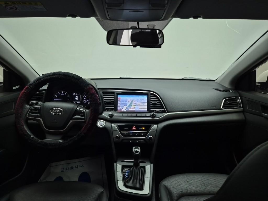 HYUNDAI Avante - Vista 7