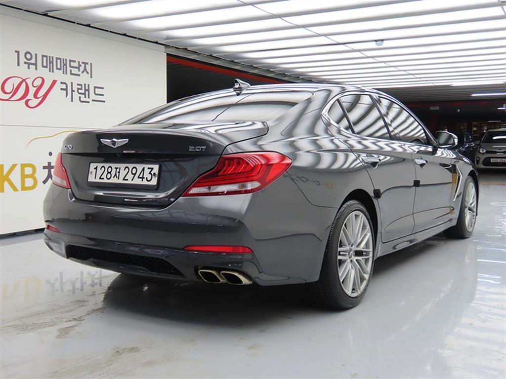 Genesis G70 - Vista 4