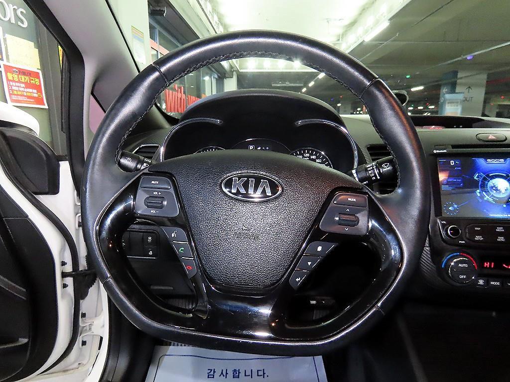 KIA K3 - Vista 8