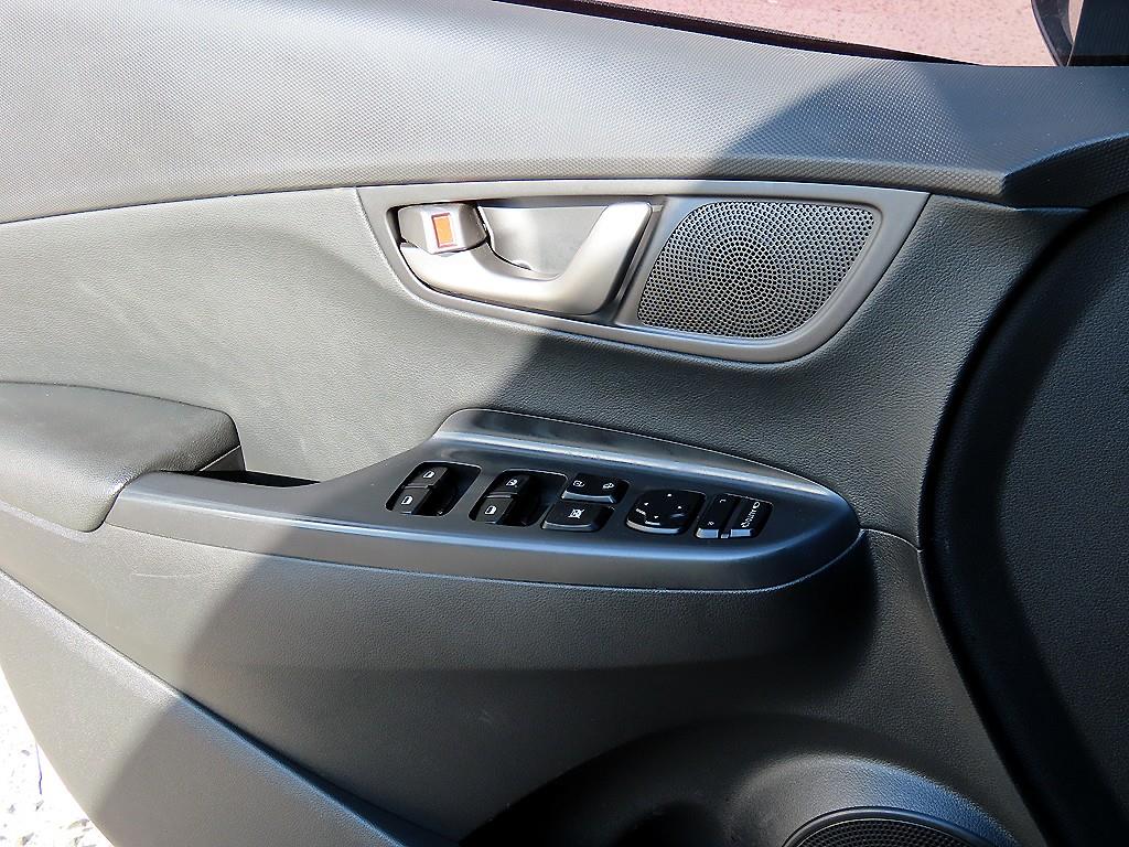 HYUNDAI Kona - Vista 12