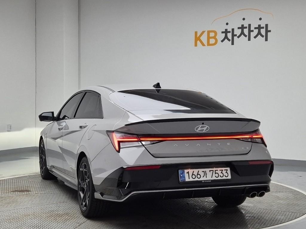 HYUNDAI Avante - Vista 2