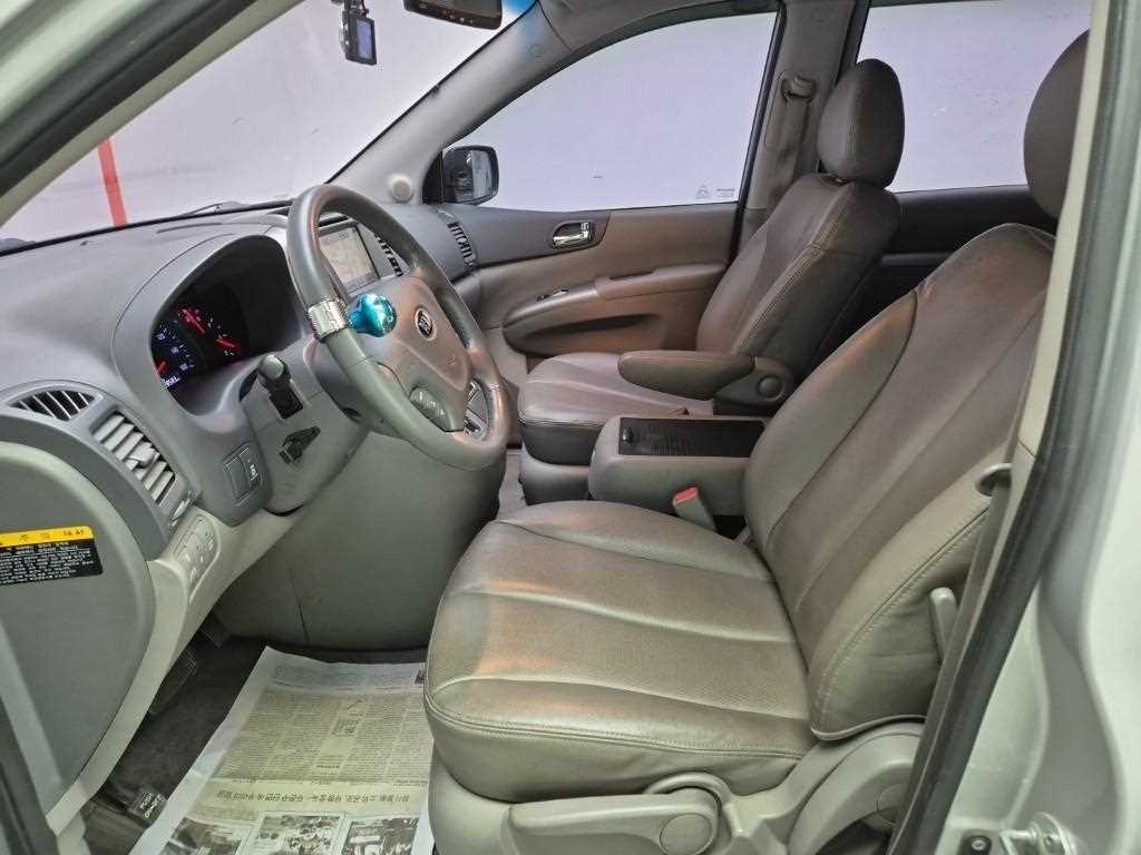 KIA Carnival - Vista 11