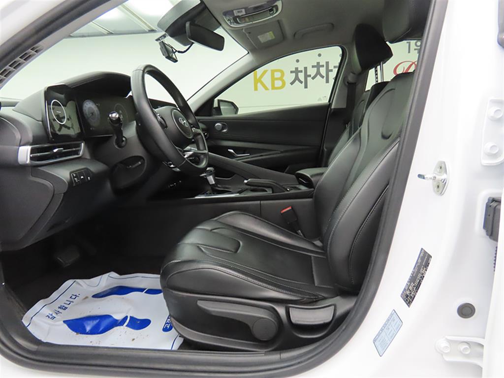 HYUNDAI Avante - Vista 5