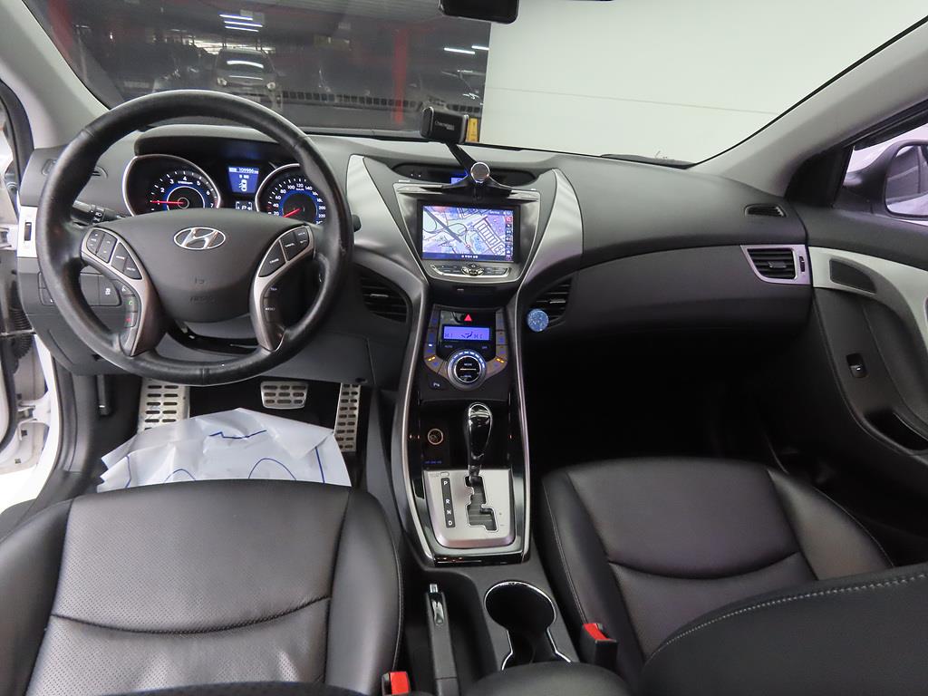 HYUNDAI Avante - Vista 7