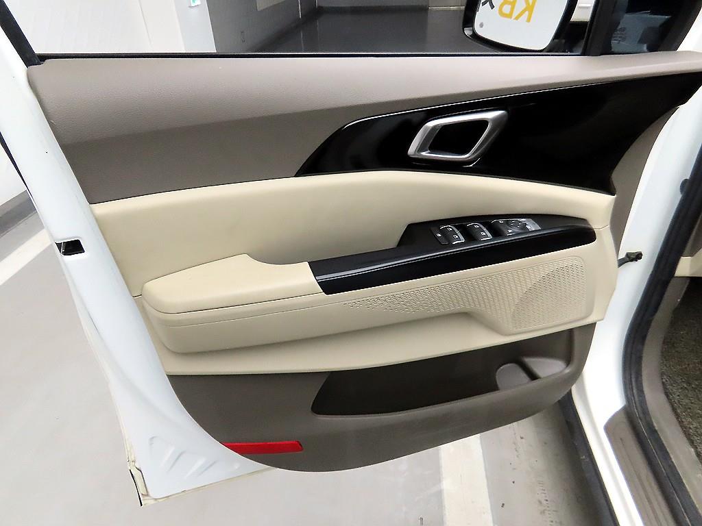 KIA Carnival - Vista 11