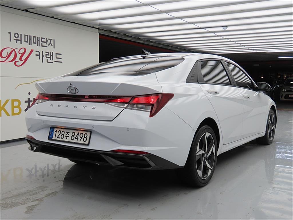 HYUNDAI Avante - Vista 4