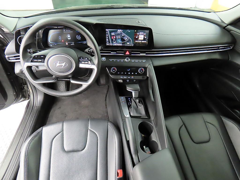 HYUNDAI Avante - Vista 7