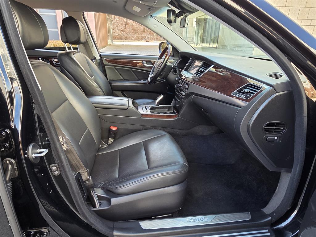 HYUNDAI Equus - Vista 10