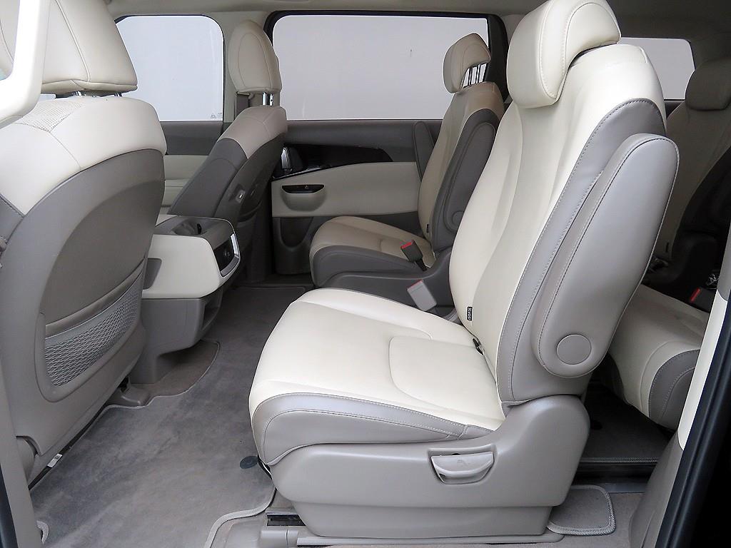 KIA Carnival - Vista 7